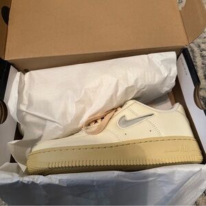 Women’s Air Force 1 ‘07 LX coconut milk light bone
